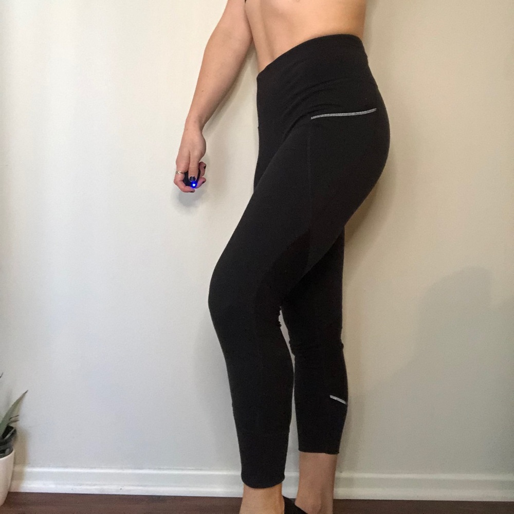 athleta relay crop leggings with pockets